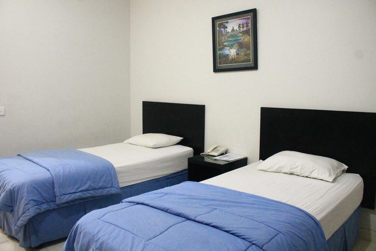 Carica Homestay Surabaya Exterior photo