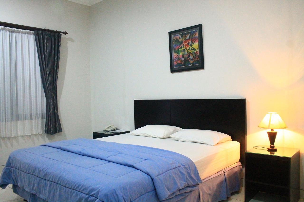 Carica Homestay Surabaya Exterior photo