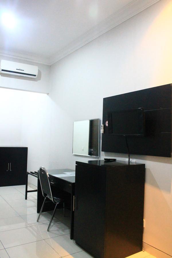 Carica Homestay Surabaya Exterior photo