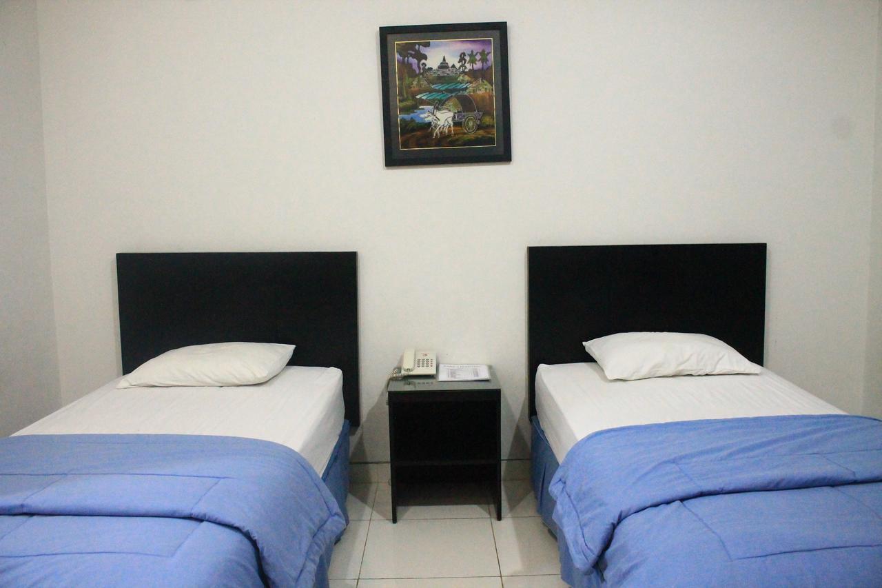 Carica Homestay Surabaya Exterior photo