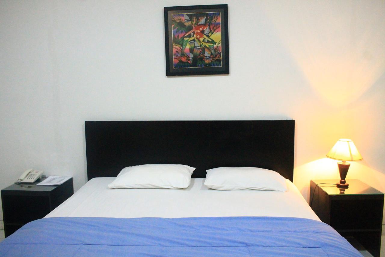 Carica Homestay Surabaya Exterior photo