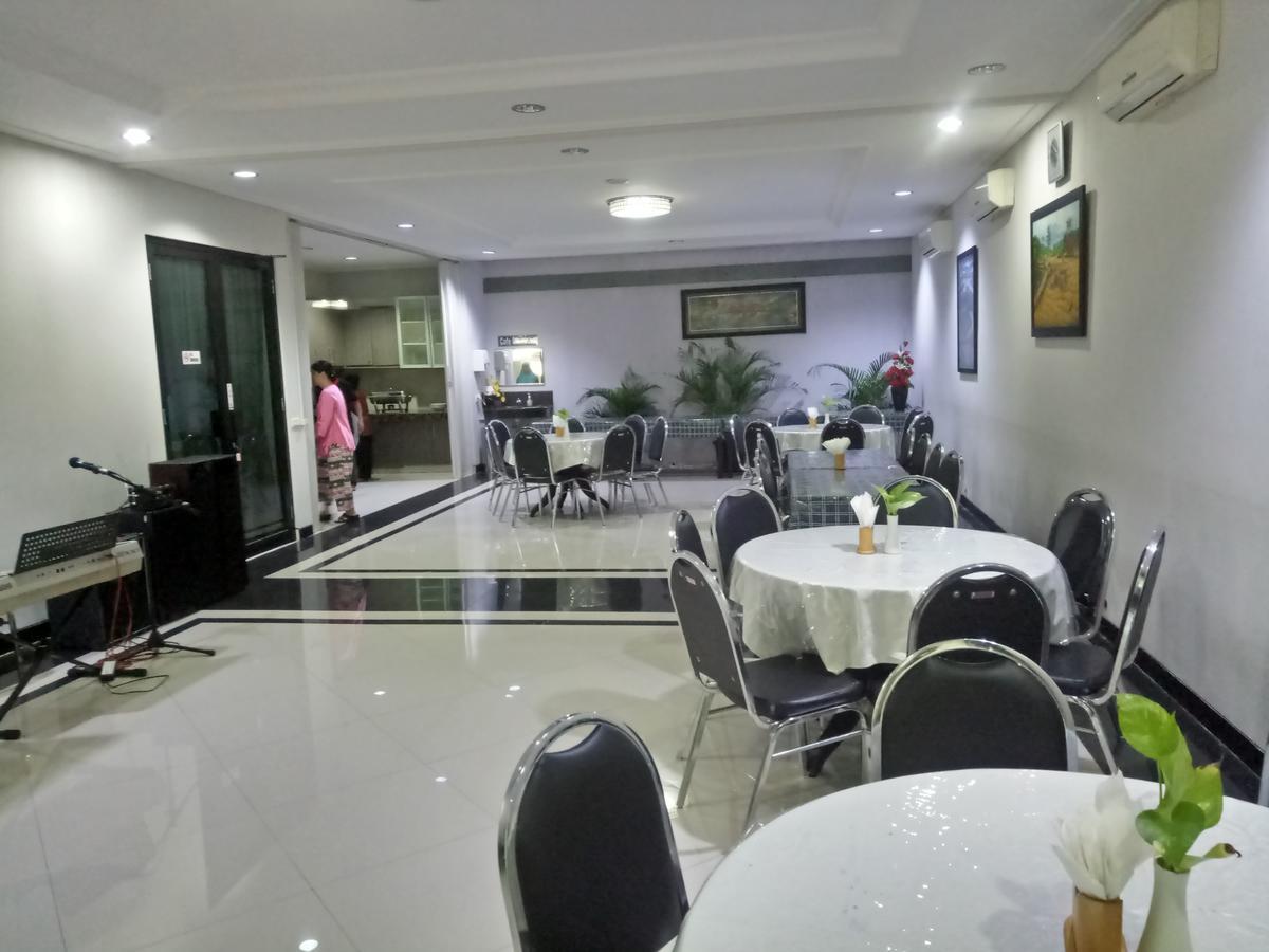 Carica Homestay Surabaya Exterior photo