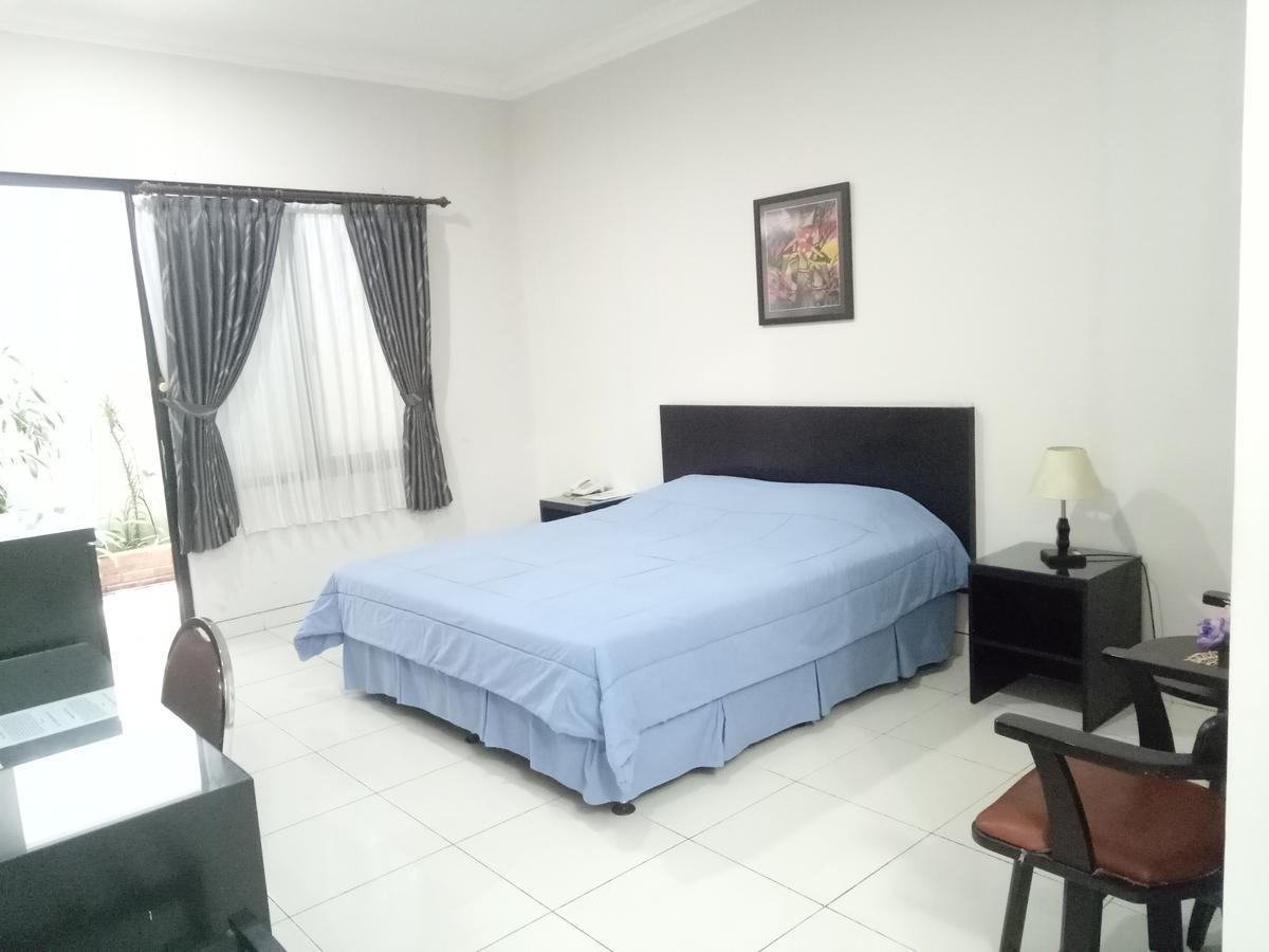 Carica Homestay Surabaya Exterior photo
