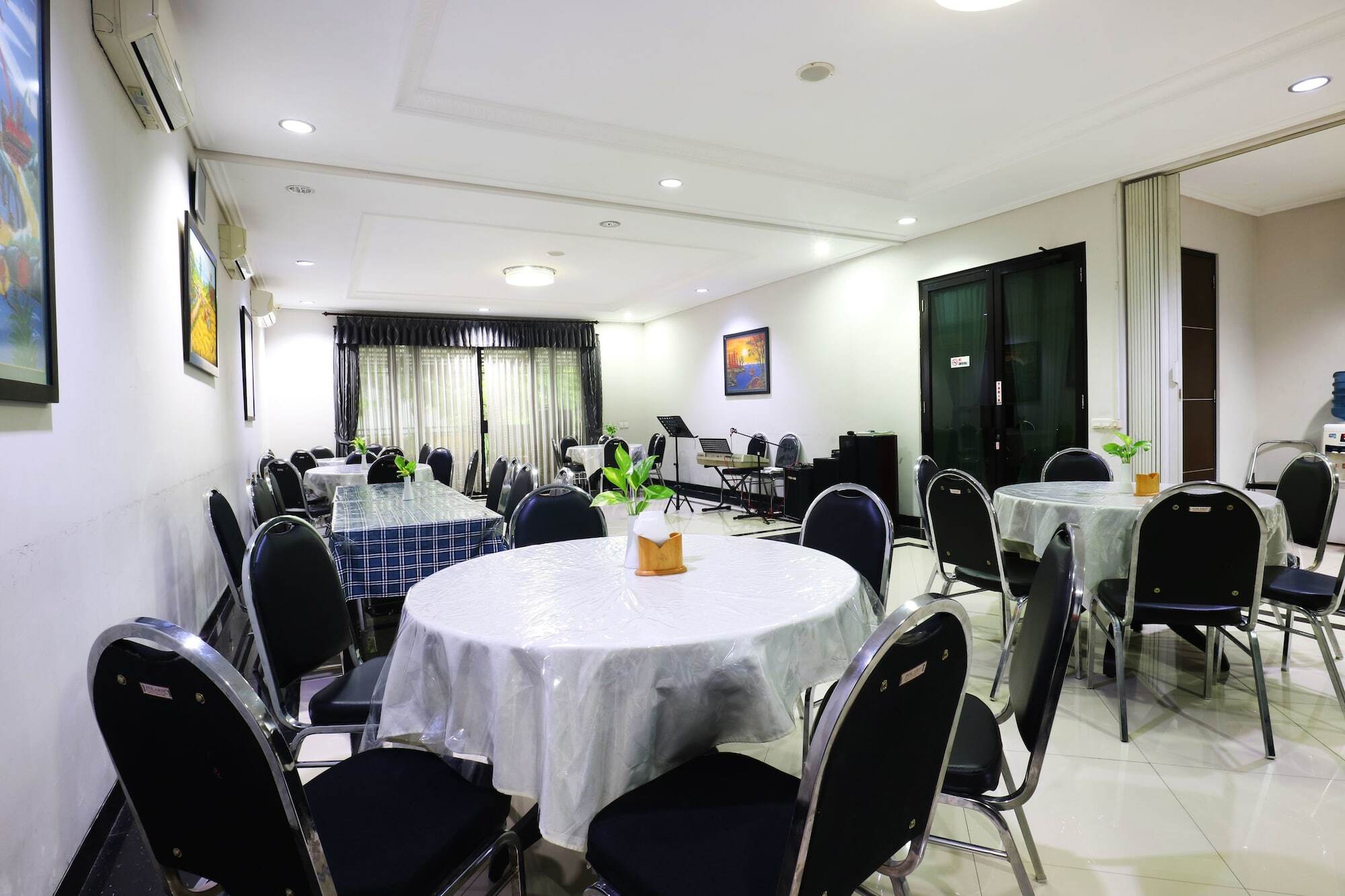 Carica Homestay Surabaya Exterior photo